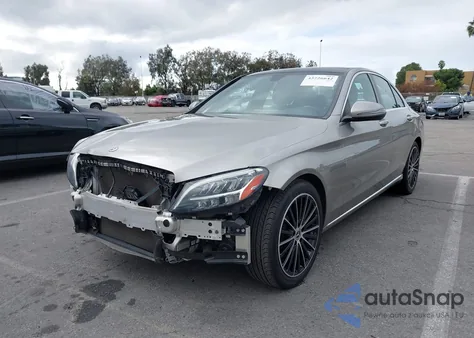 2019 Mercedes-Benz C 300 z USA, uszkodzony, nr VIN 55SWF8DB1KU283658